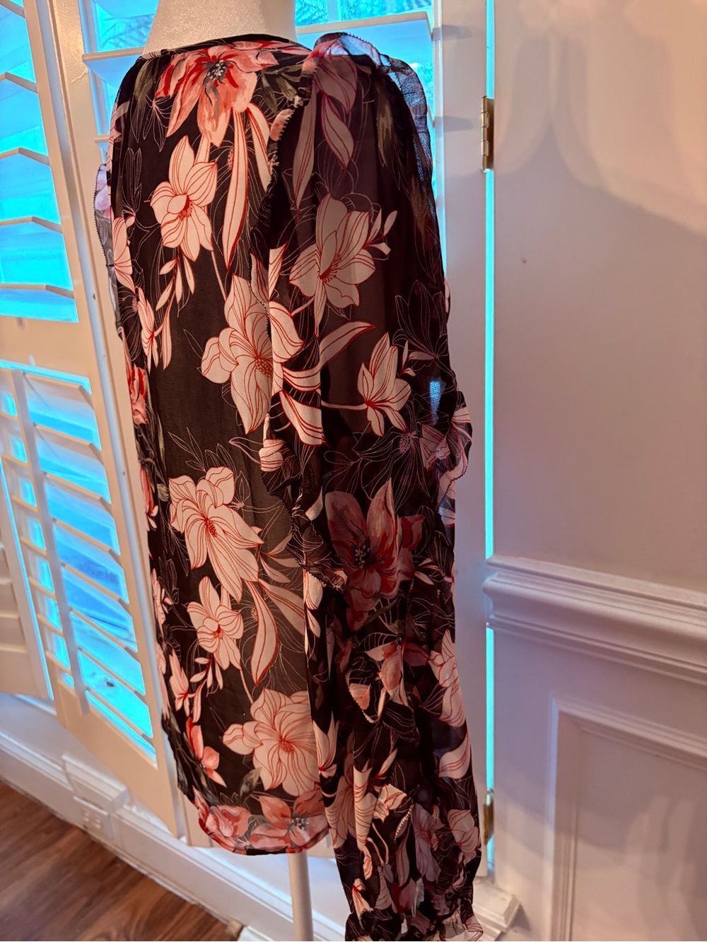 White House Black Market Black Floral Sheer V-Neck Blouse - Picture 5 of 8